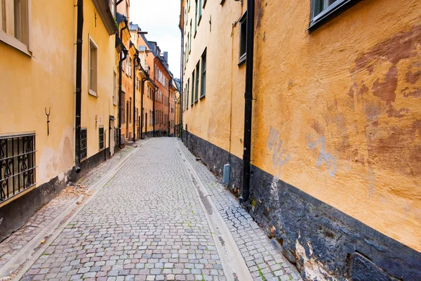 Улица в старом городе Galma Stan, Стокгольм — стоковое фото