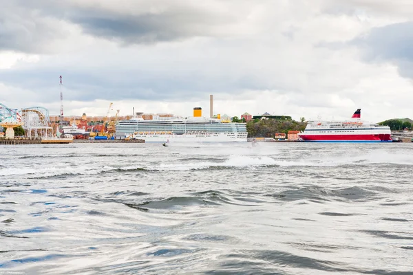 Terminal marítimo de navio de cruzeiro em Estocolmo — Fotografia de Stock