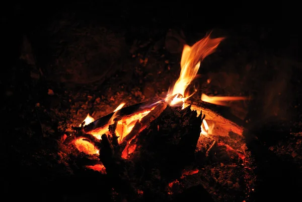 Feuer und Zelten — Stockfoto