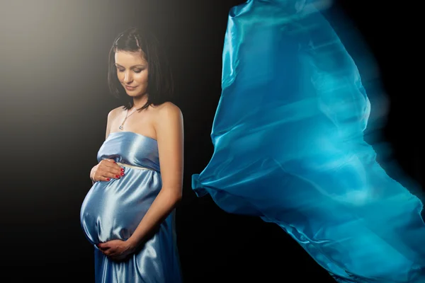 Atrakcyjna kobieta w ciąży — Zdjęcie stockowe