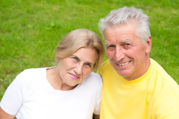 Nettes älteres Paar zusammen — Stockfoto