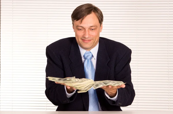 Inteligente hombre de negocios con dinero — Foto de Stock