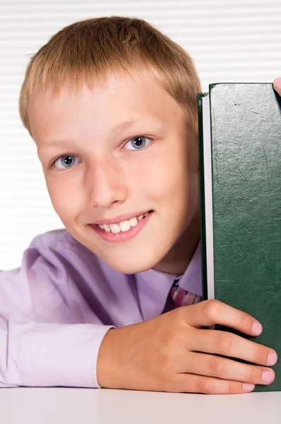 Ученик с книгой — стоковое фото