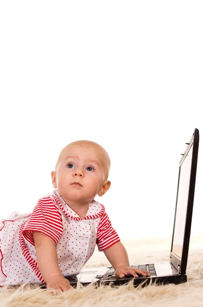 Bebê com laptop — Fotografia de Stock