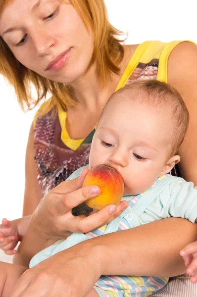 Baby and mom with peach — Stock Photo, Image