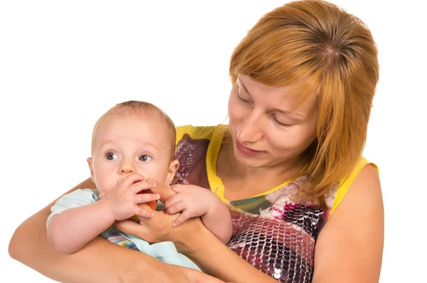 Bebê e mãe com um pêssego — Fotografia de Stock
