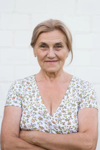 Linda abuela al aire libre — Foto de Stock