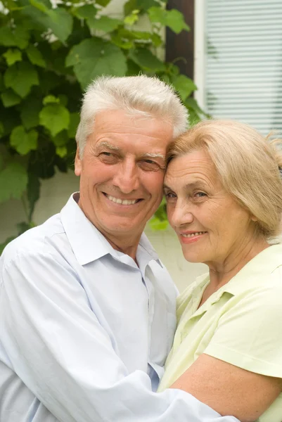 Cute old couple outdoors — Stock Photo, Image