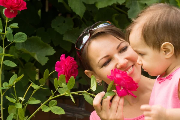 stock image Mom and daughter at nature