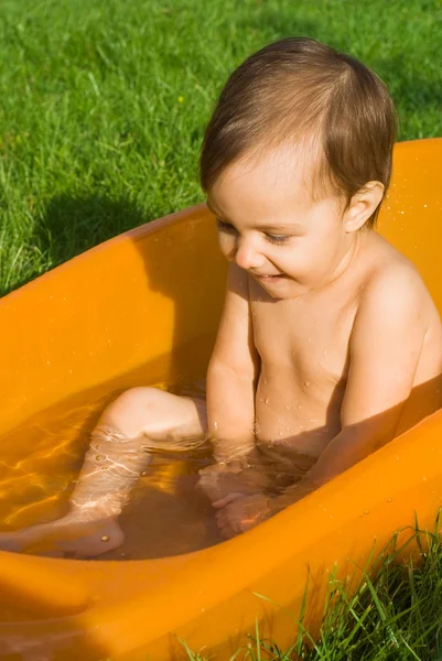 婴儿在浴 — 图库照片