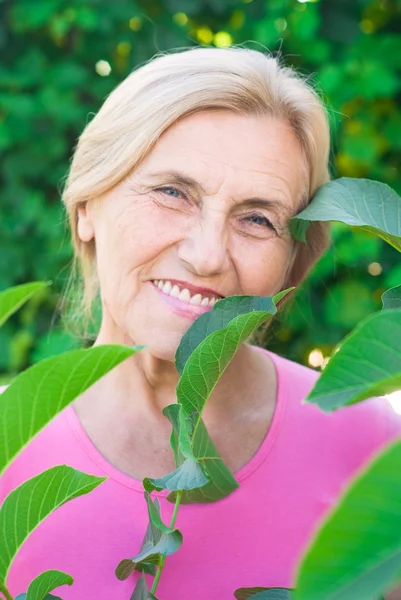 自然で高齢者の女性 — ストック写真