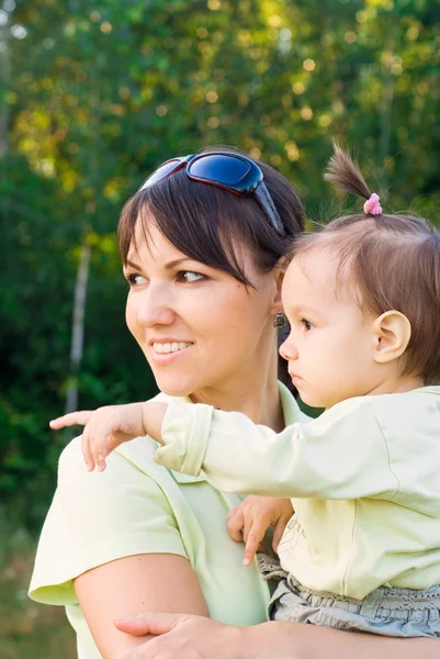 Mom and baby outdoors — Stock Photo, Image