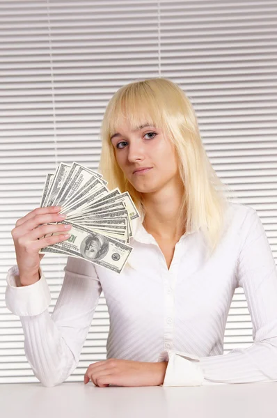 Блондинка з грошима — стокове фото