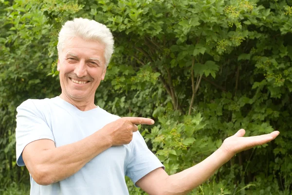 Old man at the nature — Stock Photo, Image