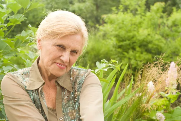 Old woman in forest — Stock Photo, Image