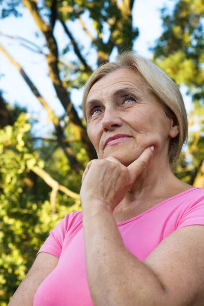Old woman in park — Stock Photo, Image