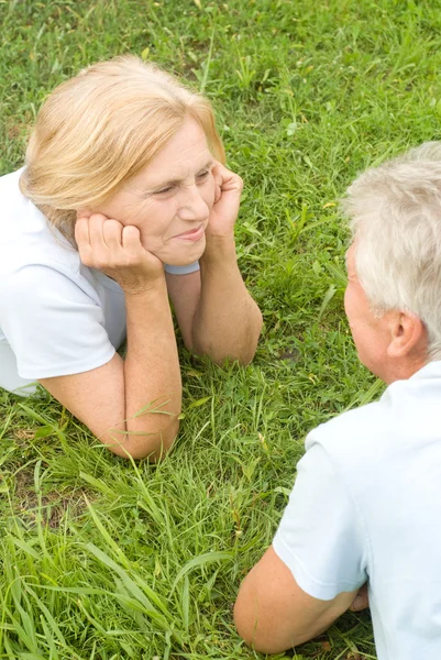 Aged couple at grass — Stock Photo, Image