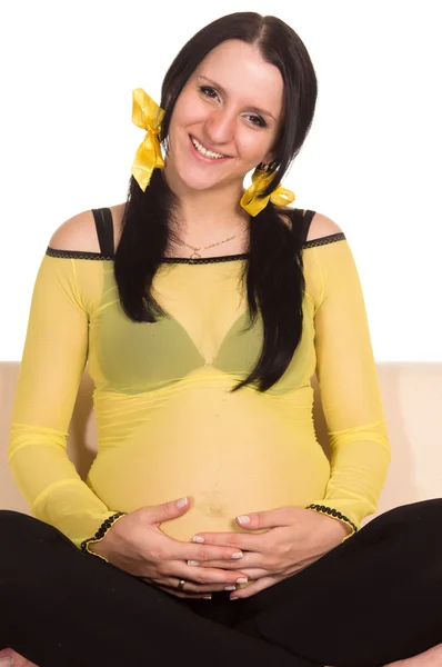 黄色で妊娠中の女性gravid kvinna och hörlurar — ストック写真