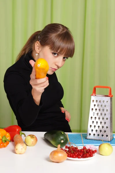 Girl and vegetables — Stock Photo, Image