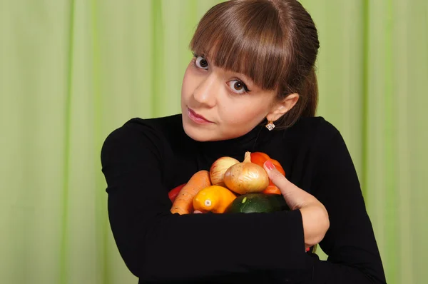 Dívka a zelenina — Stock fotografie