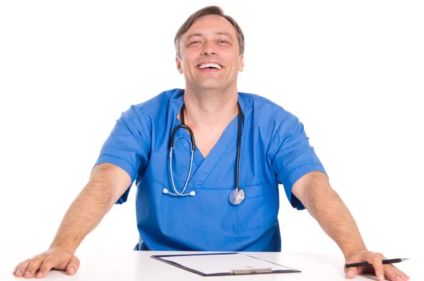 Trevlig läkare poserar — Stockfoto