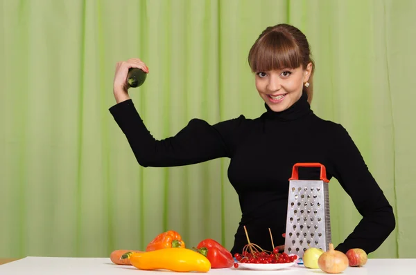 Girl play with vegetables — Stock Photo, Image