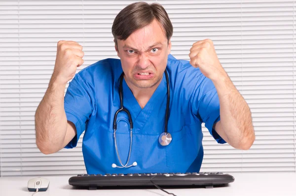 Doctor at computer — Stock Photo, Image