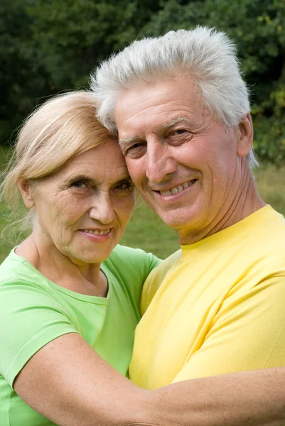 Ouder paar op aard — Stockfoto