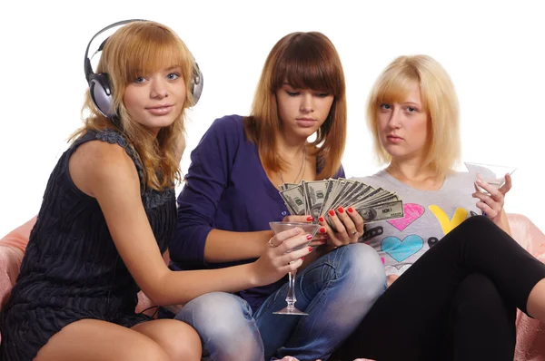 Drie meisjes op Bank — Stockfoto