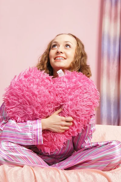 Chica de color rosa en el sofá — Foto de Stock