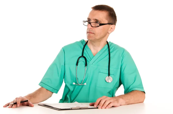 Доктор в зеленом халате — стоковое фото