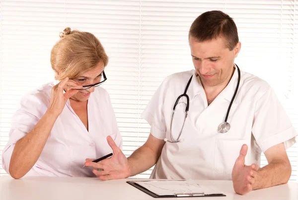 Two doctors talking — Stock Photo, Image