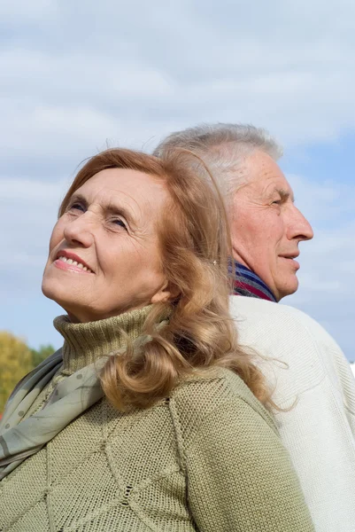 Aged couple at sky — Stock Photo, Image