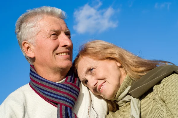 Aged couple at sky — Stock Photo, Image