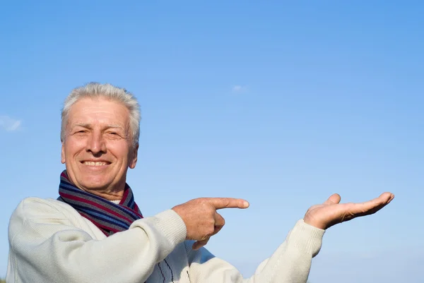좋은 오래 된 사람과 하늘 — 스톡 사진