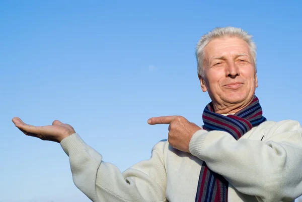 좋은 오래 된 사람과 하늘 — 스톡 사진