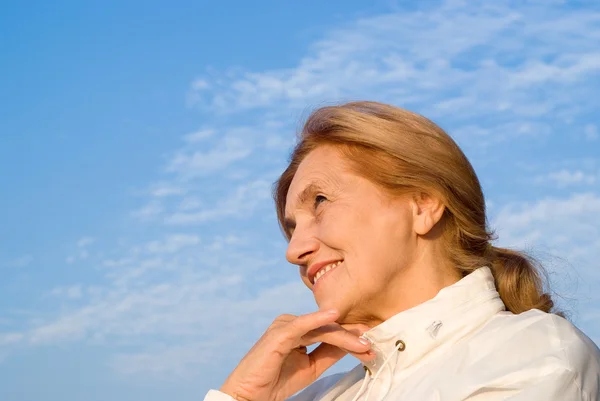 Old woman at sky — Stock Photo, Image