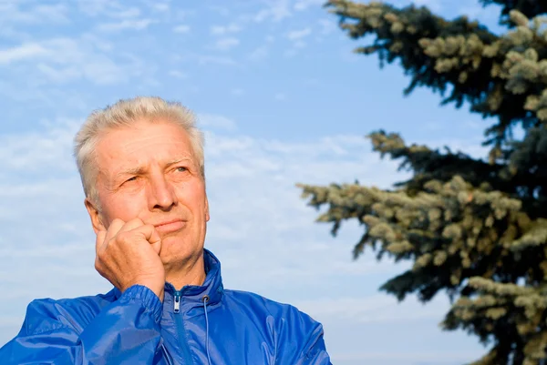 Old man outdoors — Stock Photo, Image