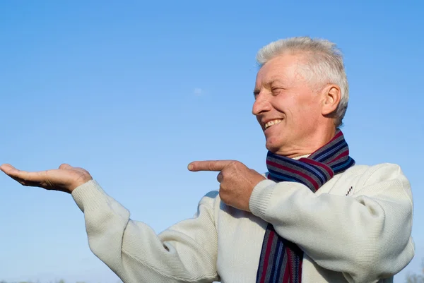 Nice old guy and sky — Stock Photo, Image