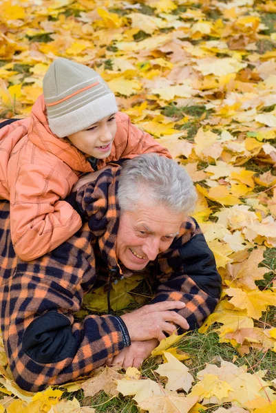 Old guy with grandson — Stock Photo, Image