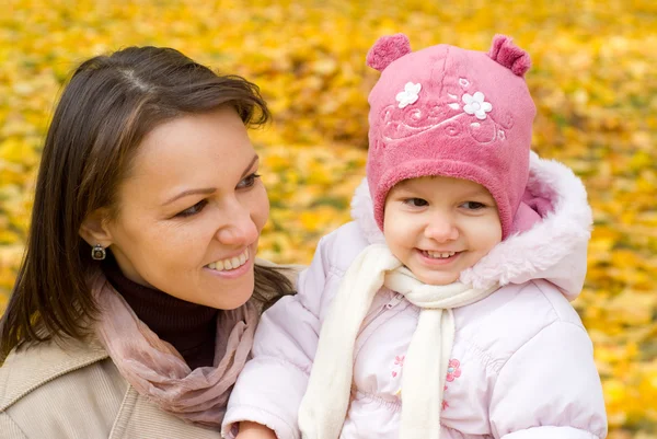 Mom and little daughter — Stock Photo, Image