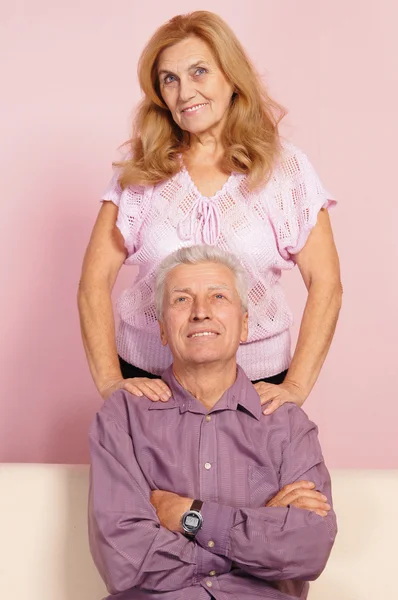 Aranyos régi pár Pink — Stock Fotó