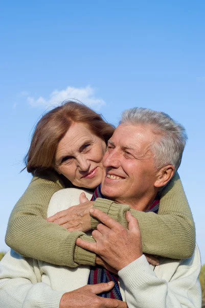 Счастливые старые любовники — стоковое фото