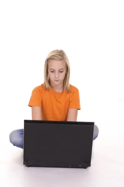 有计算机的女孩 — 图库照片