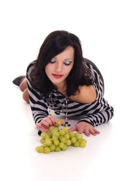 Pretty and grapes — Stock Photo, Image