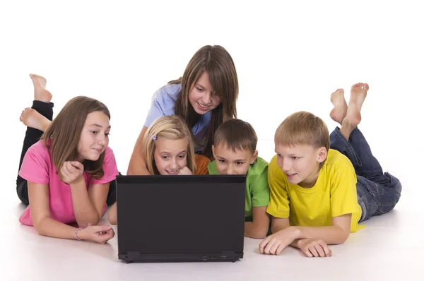 Діти з комп'ютером — стокове фото