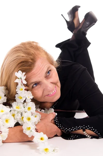 Mujer envejecida y flores —  Fotos de Stock