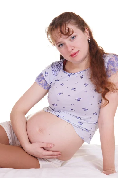 Kobieta w ciąży w łóżku — Zdjęcie stockowe