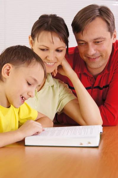 Happy family reading — Stock Photo, Image