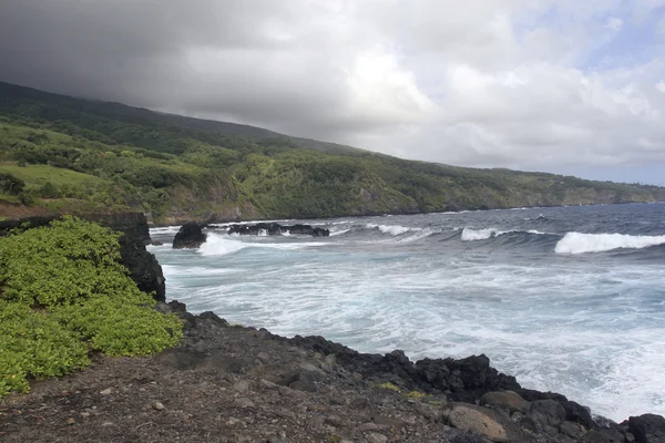 崎岖的毛伊岛海岸线 — 图库照片